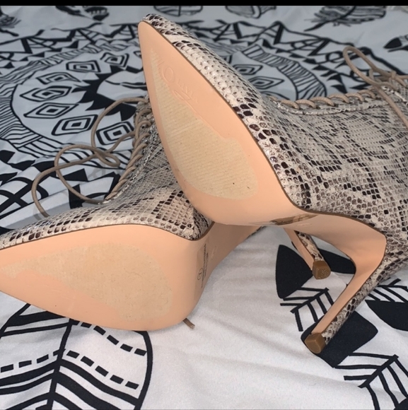 🌟HOST PICK🌟NWT Fashion Nova Shine Bright Booties - Picture 6 of 9